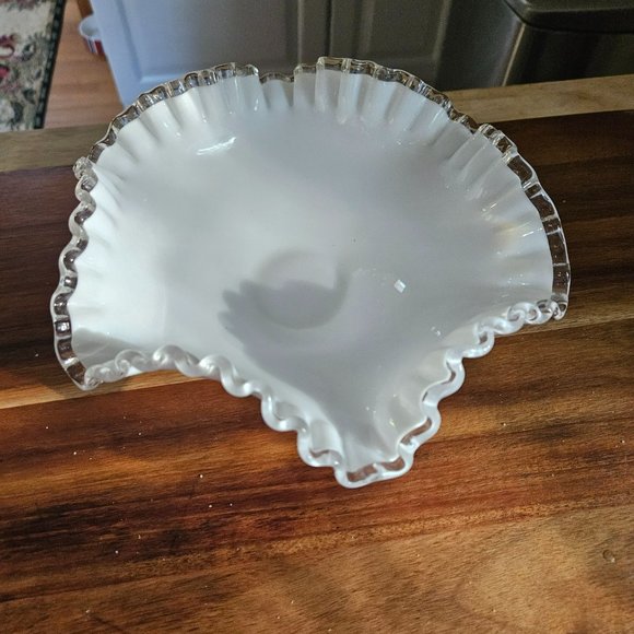 vintage Fenton Silvercrest bowl ruffled edges white milk glass fruit bowl - Picture 3 of 6